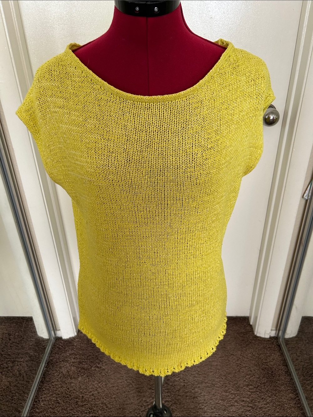 Liz Claiborne Bright Yellow Scoop Neck Knit Top